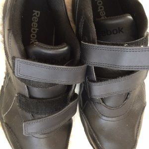 BLACK SNEAKERS, REEBOK, SIZE 8.5